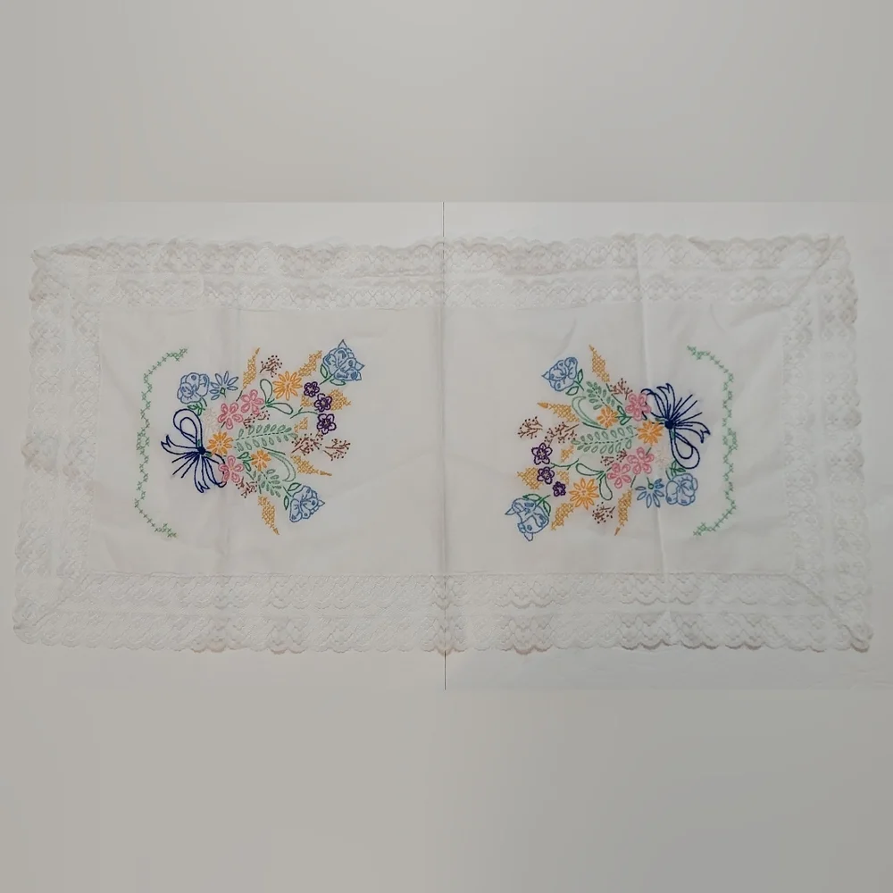 Handmade Needlepoint Floral Lace Table Runner White vintage